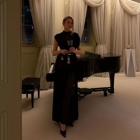 Photo of @nitsanraiter wearing a rich-looking outfit 