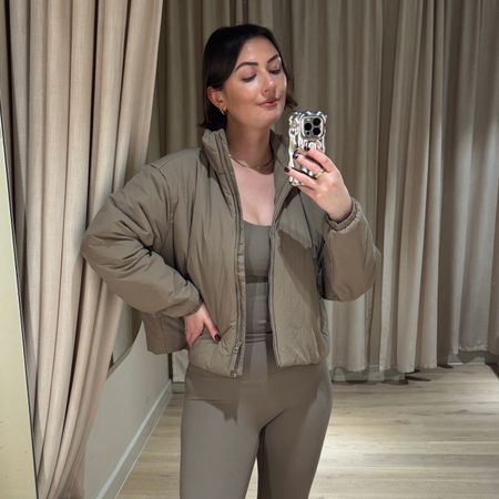 Sophie Robyn Watson tries on the latest H&M Move collection.